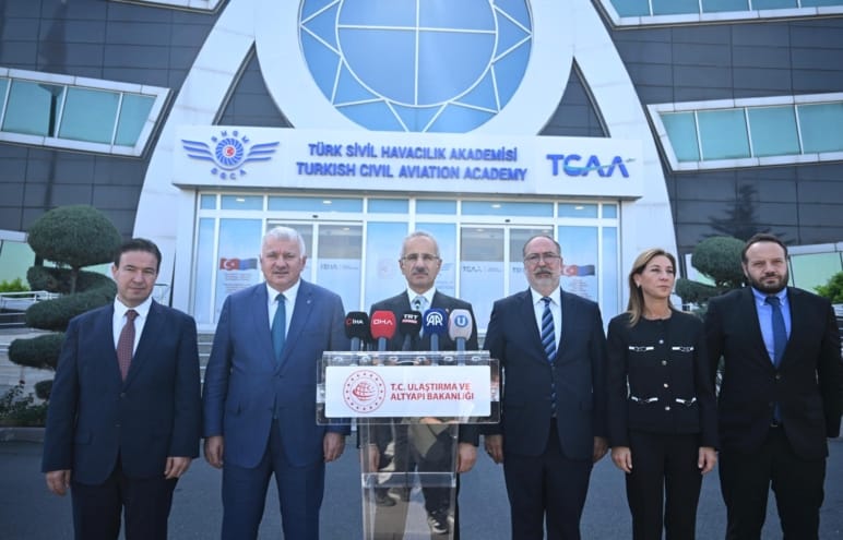 Bakan Uraloğlu’ndan 12 yeni iç hat müjdesi!