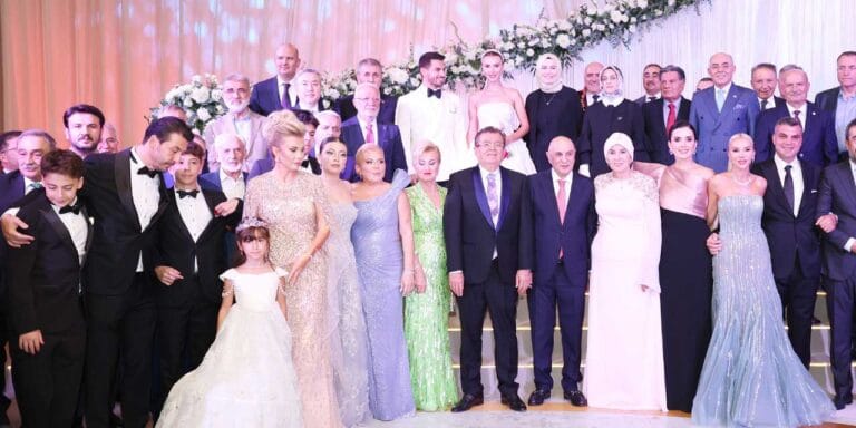 Turgut Altınok’un kızı Ayça Altınok dünyaevine girdi