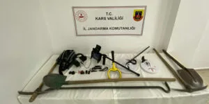 Kars’ta 9 defineciye göz altı