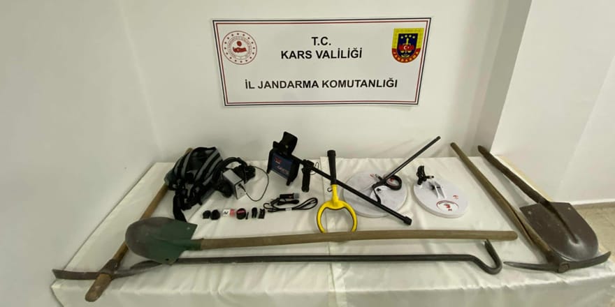 Kars’ta 9 defineciye göz altı