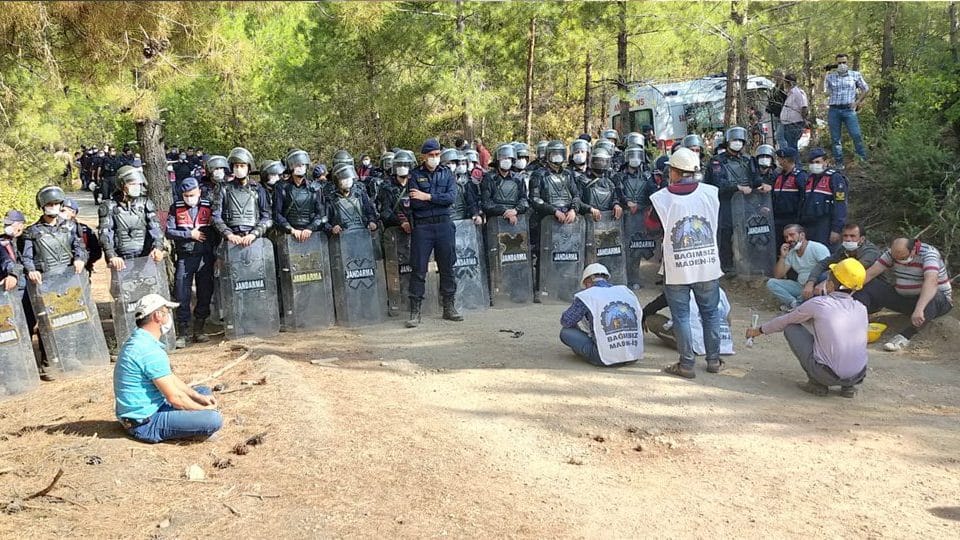 Soma’dan Yürüyen Madenciler Polis Engeline Rağmen TBMM’ye Ulaştı
