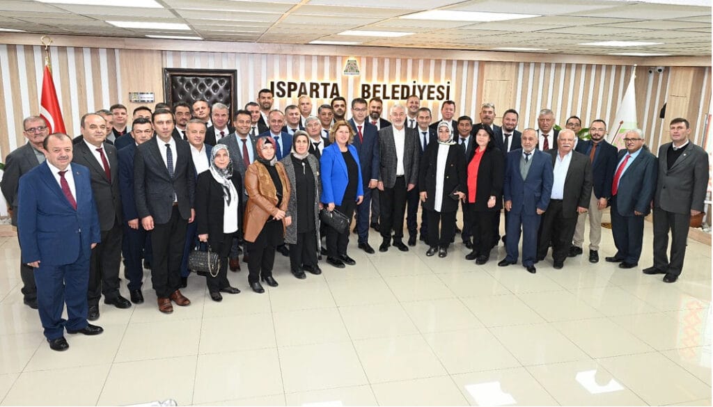 “Belediye ile vatandaşlar arasındaki en önemli köprü muhtarlardır”