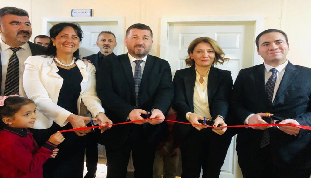 Gelendost’ta Mehmet Nuri Akyüz Bilgisayar Laboratuvarı açıldı