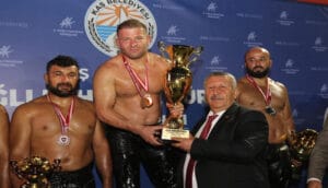 Kaş Güreşleri’nide kıyasıya mücadele! Başpehlivan İsmail Balaban oldu