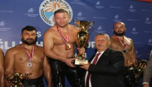 Kaş Güreşleri’nide kıyasıya mücadele! Başpehlivan İsmail Balaban oldu