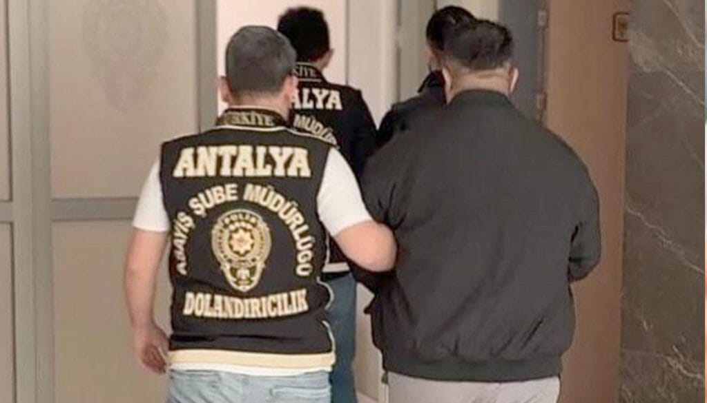 Antalya’da sahte polis operasyonu