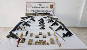 Antalya’da 15 adrese eş zamanlı operasyon