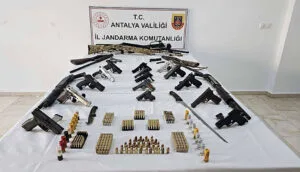 Antalya’da 15 adrese eş zamanlı operasyon