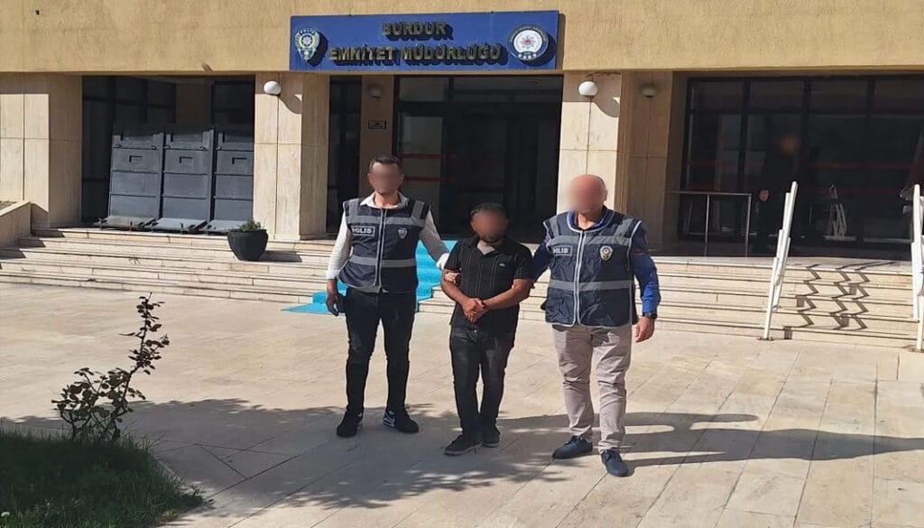 Burdur’da camilerin sadaka kutularından para çalan kişi yakalandı