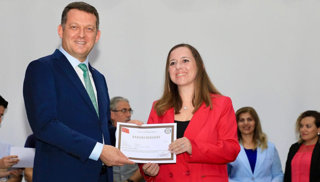 Kaymakam Ürkmezer’den milli eğitim çalışanlarına başarı belgesi