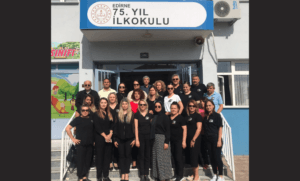 Şiddet ve istismara karşı siyaha büründüler