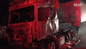 Tarsus’ta seyir halindeki tır alev aldı: İtfaiye müdahale etti