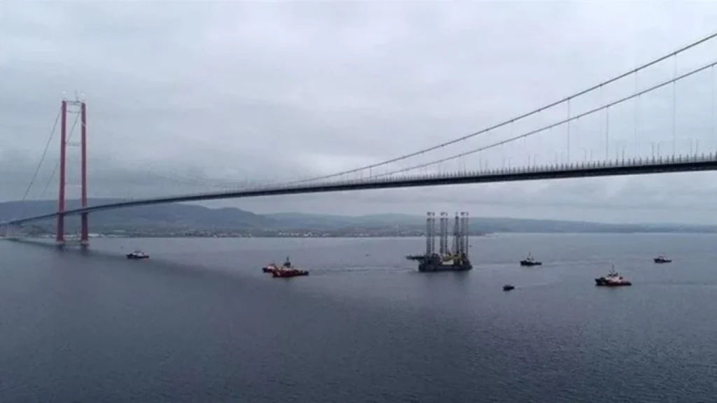 Çanakkale Boğazı’nda gemi arızası trafiği durdurdu