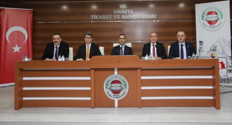 Bakan Kacır, Amasya’da iş dünyasıyla buluştu