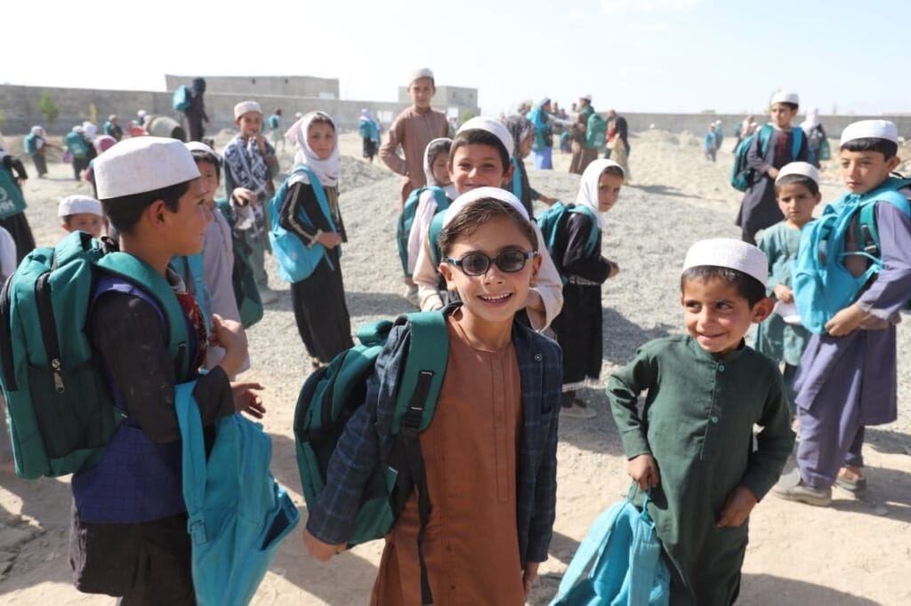 İHH’dan Afganistan’da 5 bin öğrenciye kırtasiye seti