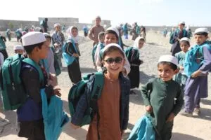 İHH’dan Afganistan’da 5 bin öğrenciye kırtasiye seti
