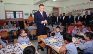 Alanya ALTSO öğrencilerine spor malzemesi dağıtıldı