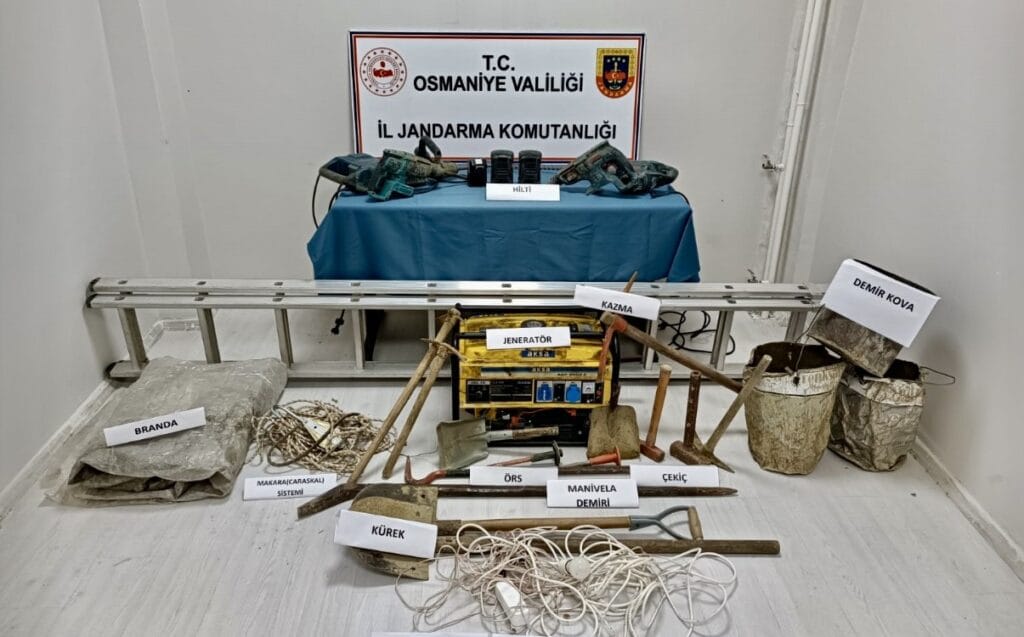 Osmaniye’de Kazı Yapan Şüpheliler Suçüstü Yakalandı
