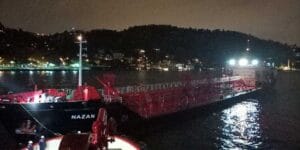 İstanbul Boğazı’nda arıza yapan tanker sebebiyle gemi trafiği çift yönlü olarak askıya alındı