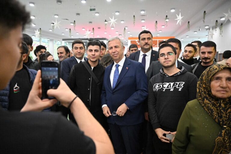 Mansur Yavaş Genç Akademi açılışında gençlere seslendi