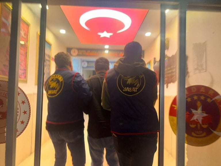 Mersin Jandarması’ndan aranan şahıslara operasyon: 483 kişi yakalandı