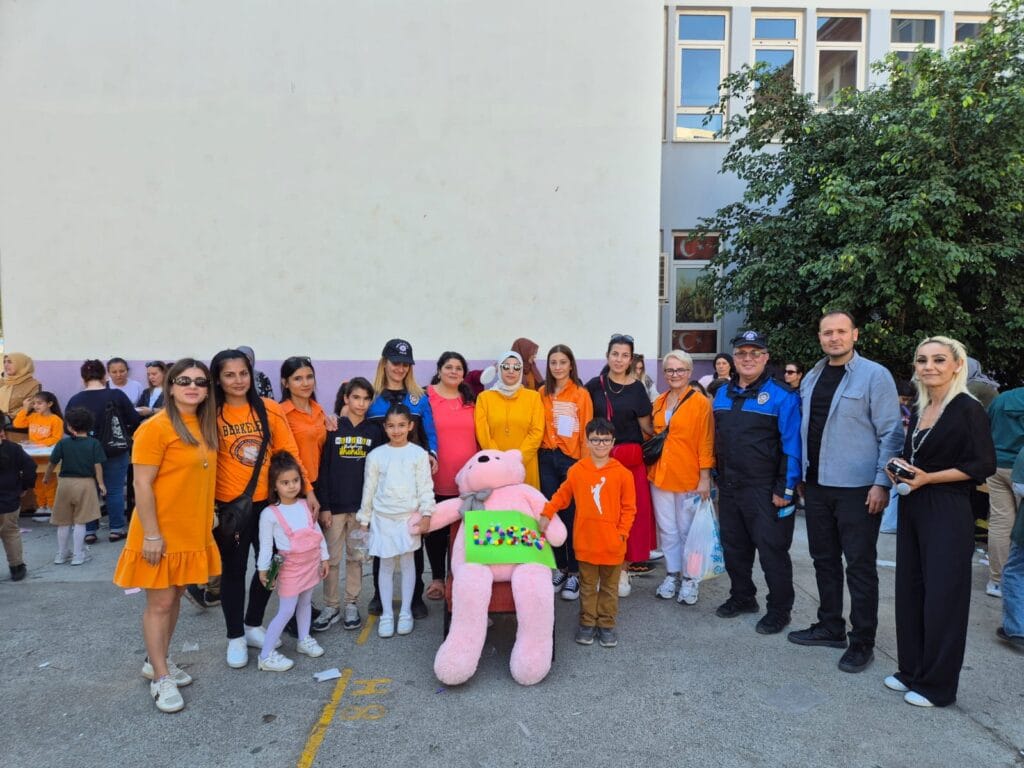 Mersin Polisi’nden anlamlı etkinlik: Lösemili çocuklara ziyaret