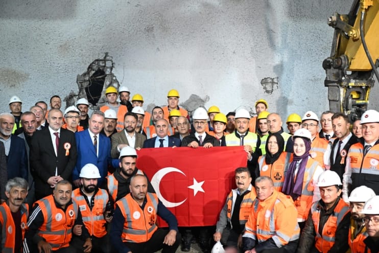 Çamlıhemşin Tüneli’nde ışık göründü!