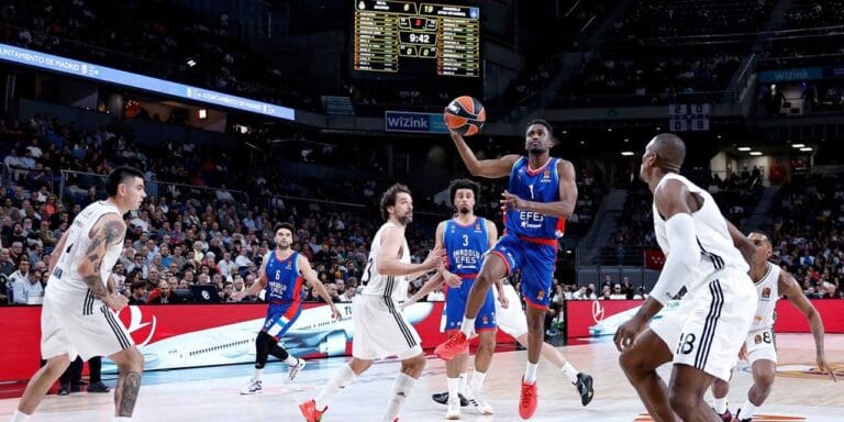 Anadolu Efes, Euroleague’de Real Madrid’i deplasmanda devirdi