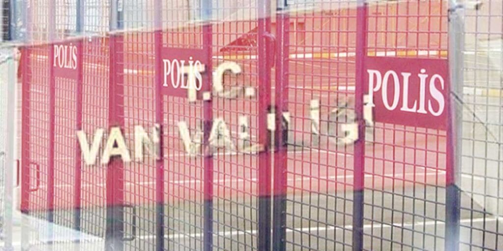 Van’da gösteri yürüyüşleri ve açık hava yürüyüşleri geçici olarak yasaklandı