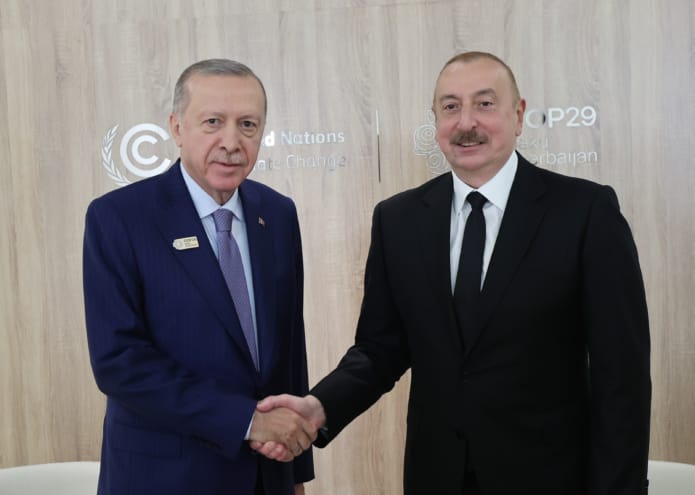 Cumhurbaşkanı Erdoğan, Azerbaycan Cumhurbaşkanı Aliyev ile bir araya geldi