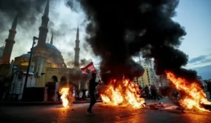 Lübnan’da yüz binler göçte