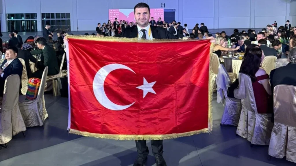 Dünya birincisi oldu: TUSAŞ şehitlerine adadı