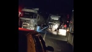 Şanlıurfa Suruç “Ölüm yolu”nda iki TIR çarpıştı