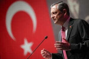 Birileri iktidarı korusun diye bir bakış açısı var