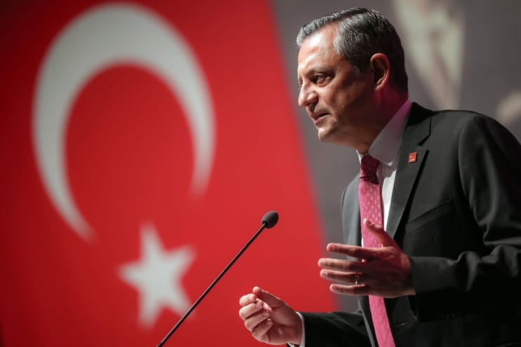 Birileri iktidarı korusun diye bir bakış açısı var