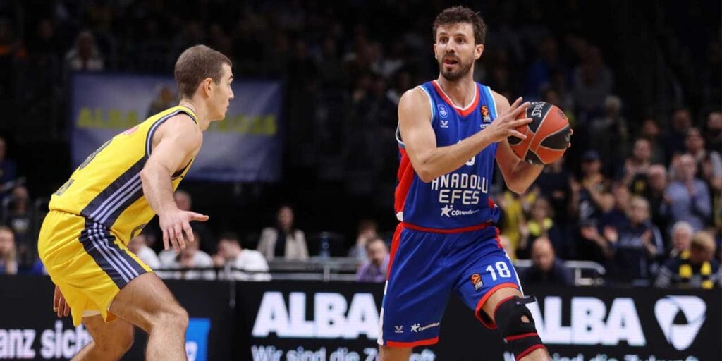 Anadolu Efes, EuroLeague’de Alba Berlin’i rahat geçti