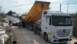 Aksu’da asfalt çalışmaları son sürat