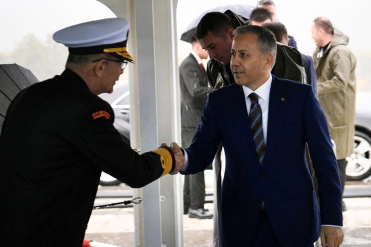 Bakan Yerlikaya TCSG Umut Gemisi’ni ziyaret etti: Mavi Vatan’ımızdayız