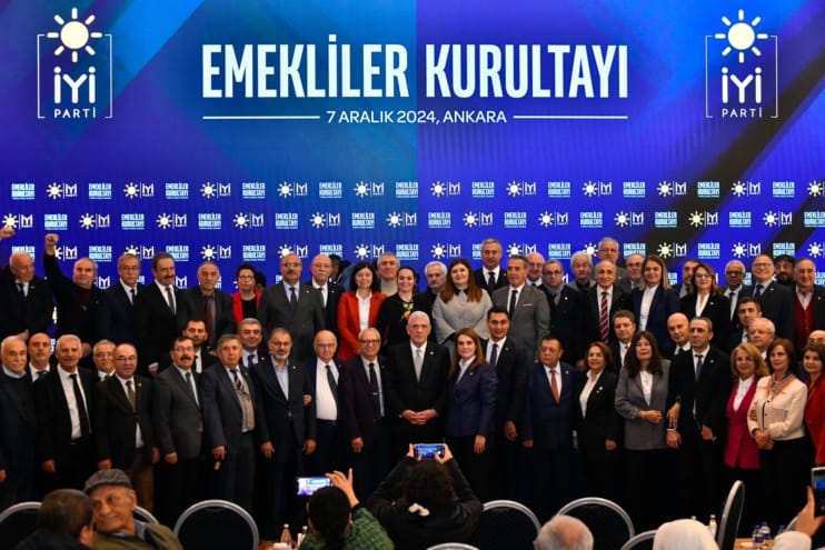 İYİ Parti’nin düzenlediği “Emekliler Kurultayı” gerçekleşti