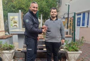 Antalya Kemer’de zabıtadan örnek davranış