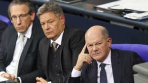 Almanya’da hükümet düştü: Olaf Scholz güvenoyu alamadı