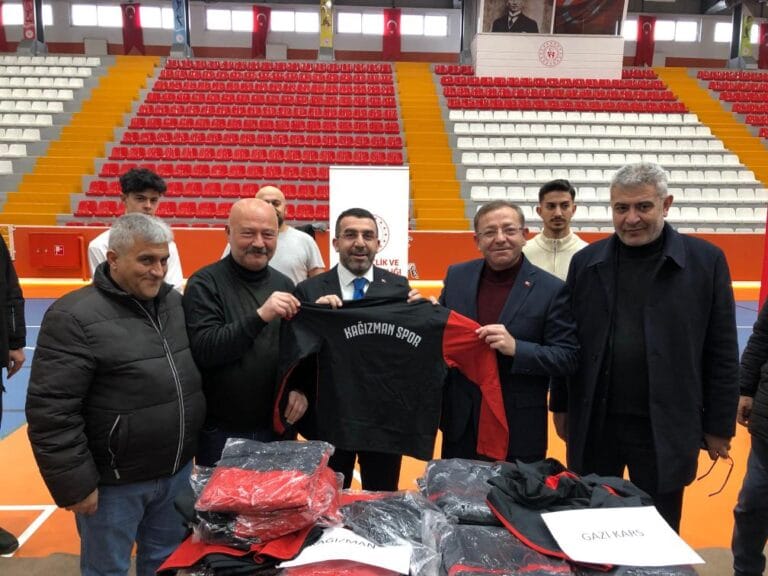 Kars’ta amatör spor kulüplerine malzeme desteği verildi – Birlik Haber Ajansı