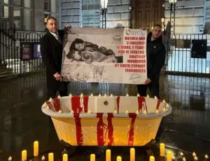 Rum Büyükelçiliği önünde kanlı küvetle eylem