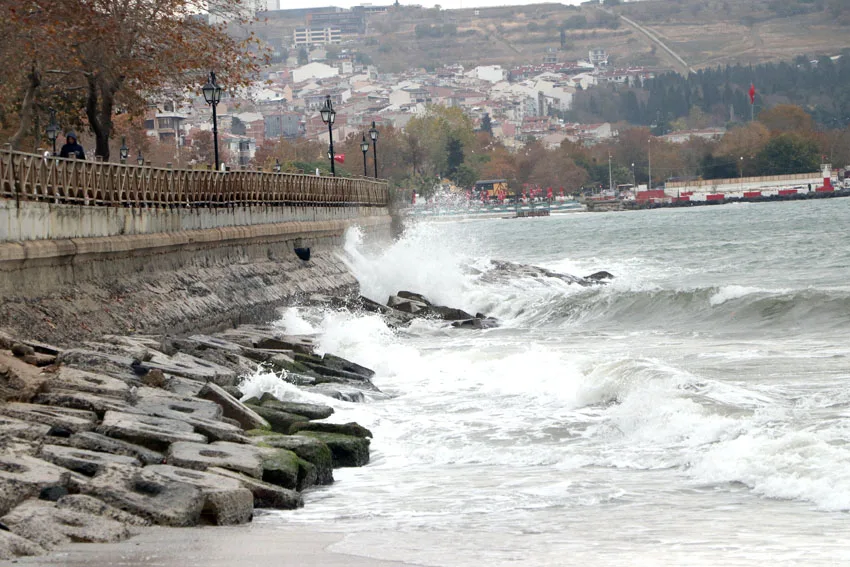Tekirdağ’da 2 günlük poyraz deniz trafiğini durdurdu – Birlik Haber Ajansı