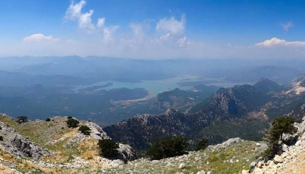 Isparta, Antalya ve Burdur’u aynı anda görme keyfi