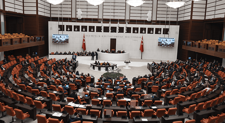 Ticaret ile Hazine ve Maliye bakanlıklarının 2025 yılı bütçeleri kabul edildi