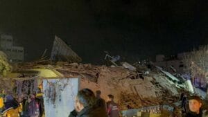 Konya’da 4 katlı bina çöktü: Vali, ilk belirlemelerde enkaz altında 5 kişinin kaldığını aktardı – Birlik Haber Ajansı