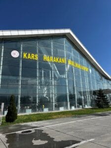 İzmir Kars uçağına hava muhalefeti engeli – Birlik Haber Ajansı