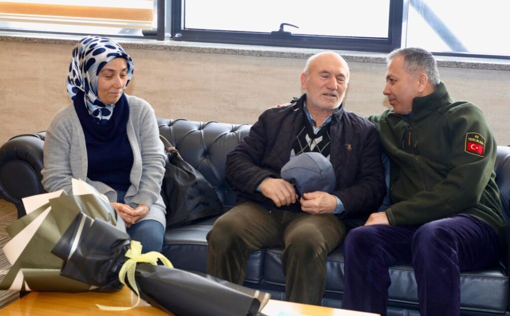 Ali Yerlikaya’dan trafik kazasında yaralanan polis memurunun ailesine ziyaret – Birlik Haber Ajansı