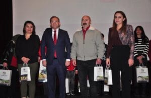 Kars’ta en çok kitap okuyan öğrenci ve velilere ödülleri verildi – Birlik Haber Ajansı